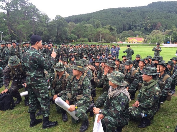 More than 400 military officers join the search and rescue operation for the missing Air Force helicopter Monday in northern province Chiang Mai.