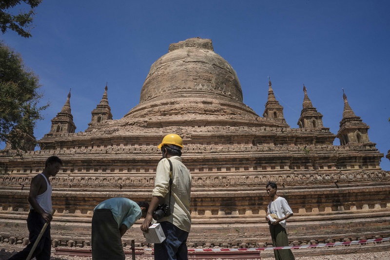 Workers set the security line around the earthquake-damaged Sitanagyi Pagoda on Thursday in Bagan, Myanmar. Photo: Hkun Lat