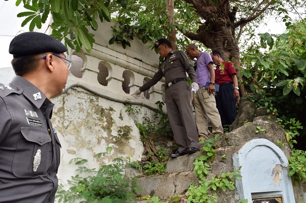 Bangkok Metropolitan Police commander Sanit Mahatavorn inspects the scene inside Wat Saket Sunday.