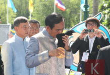 Here’s the Story Behind Photo of Prayuth Smelling a Sock