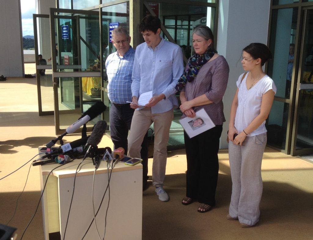 David Miller’s relatives tell reporters they accept the court’s verdict on Dec. 24, 2015, at Samui Provincial Court on Koh Samui.