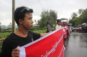 Hundreds of demonstrators hold banners and shout slogans in protest of the arrival of former United Nations Secretary-General Kofi Annan on Tuesday. Photo: Esther Htusan / Associated Press