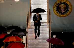 U.S. President Barack Obama walks down the steps from Air Force One upon his arrival Monday at Wattay International Airport in Vientiane. Photo: Gemunu Amarasinghe / Associated Press