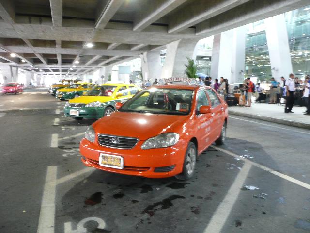Taxi ranks at Suvarnabhumi Airport in a 2009 file photo. Photo: Matichon