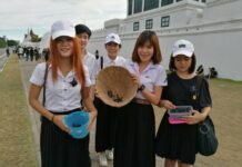 Altruism, Youth Dominate at Grand Palace as Nation Mourns
