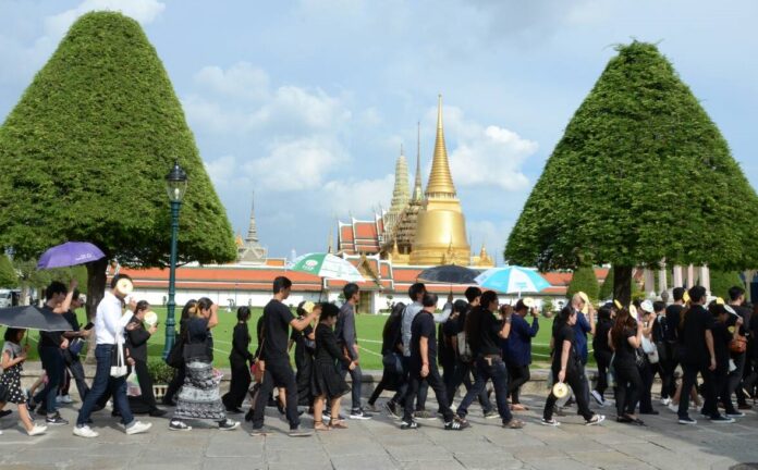 Mourners line up Friday to sign their condolences for His Majesty the Late King at the Grand Palace.