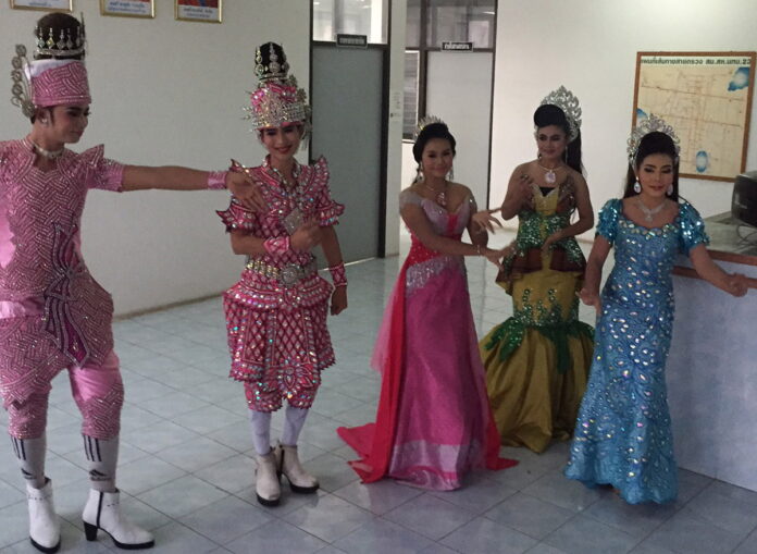 Mor Lam petitioners on Friday perform a dance at the 23rd Army Circle base in Khon Kaen after submitting a request for a closing time exemption.