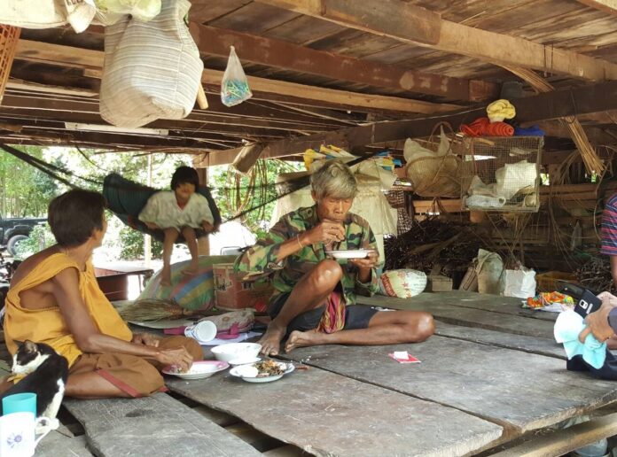 Paen Paewpongsong and his family talk to reporters on Wednesday at his home in Buriram