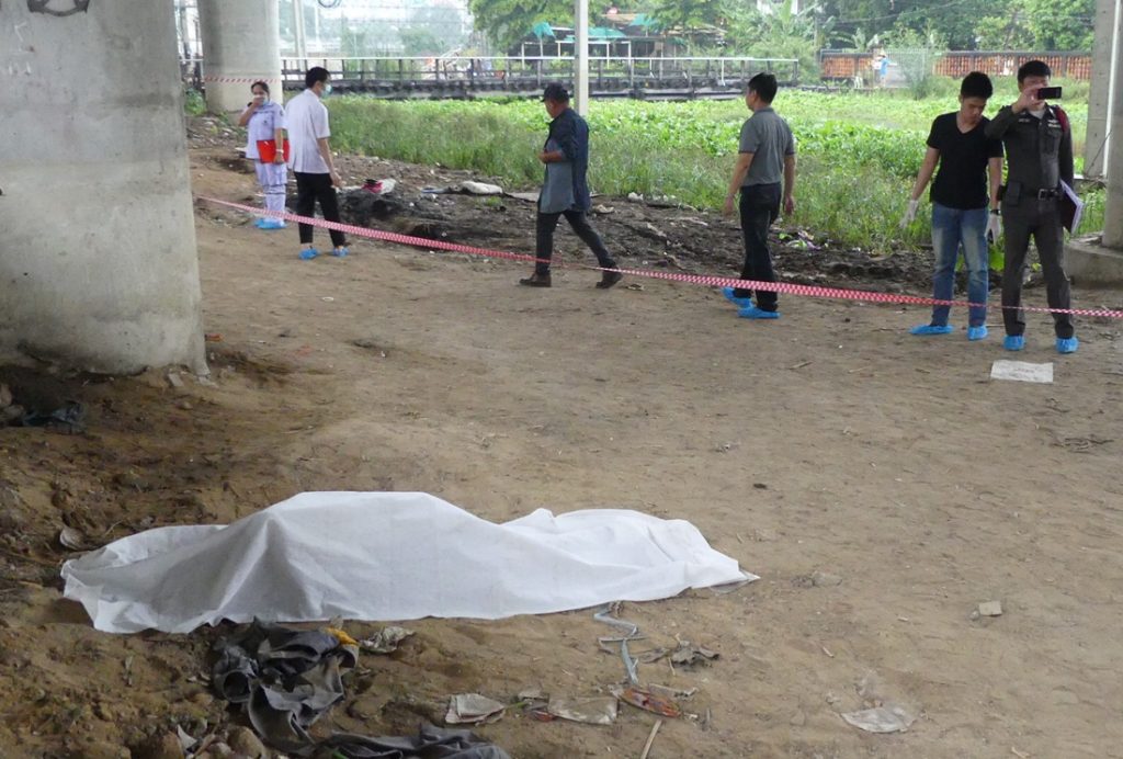 A homeless man found dead Thursday in Pathum Thani province. 