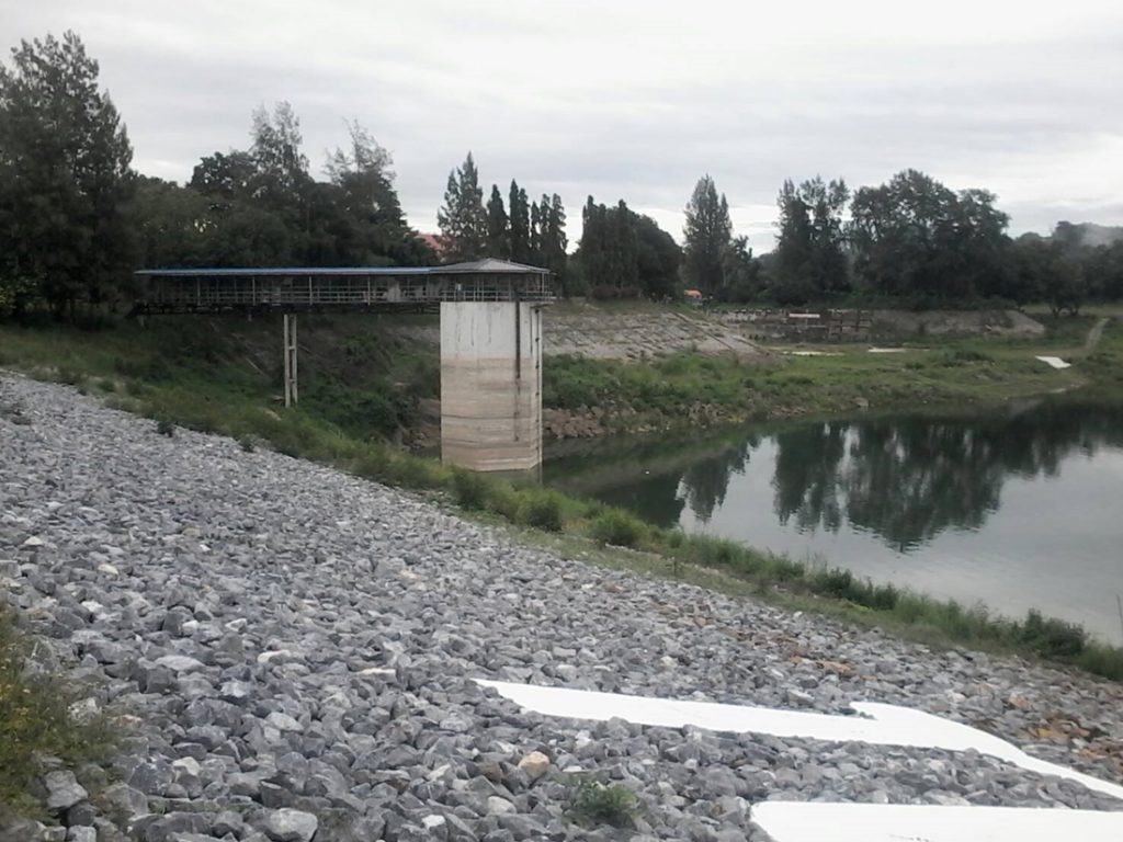 A photo of Lamtakong Dam on Saturday morning.