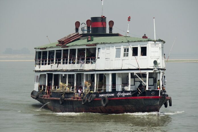 A ferry cruises in 2013 in the Irrawaddy river, Myanmar. Photo: the boy wonder 2009 / Flickr