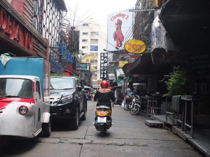 Go go bars in Soi Cowboy were ordered closed indefinitely starting at 8pm on Thursday.