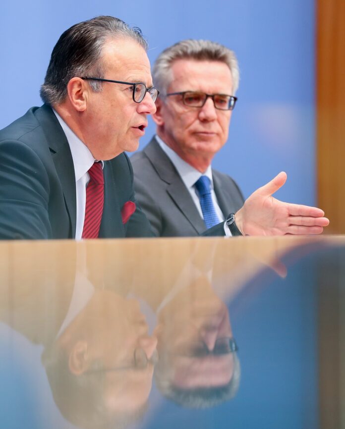 Federal Minister of the Interior Thomas de Maiziere and head of the Federal Agency of Migration and Refugees Frank-Juergen Weise hold a press conference regarding the numbers of asylum seeker for September 2016 as well as the third quarter 2016 in the Federal press conference in Berlin, Germany. Photo: Kay Nietfeld / Associated Press