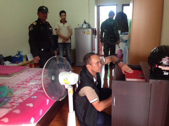 Police on Tuesday morning searched a room in Maimuna Garden apartment in eastern Bangkok, where they hoped to find evidence in connection with a recent car bomb threat.