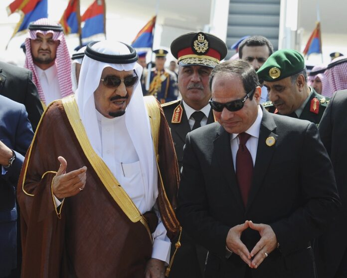 Egyptian President Abdel-Fattah el-Sissi, right, talks with Saudi King Salman in 2016 after the monarch arrived in Sharm el-Sheikh, Egypt. Photo: Associated Press