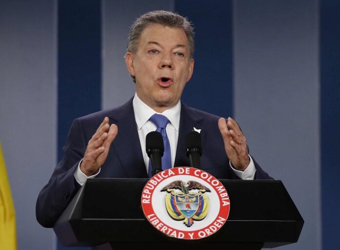 Colombia’s President Juan Manuel Santos delivers a statement to the press Tuesday after meeting with former President Alvaro Uribe and other opposition leaders at the presidential palace in Bogota, Colombia. Photo: Fernando Vergara / Associated Press