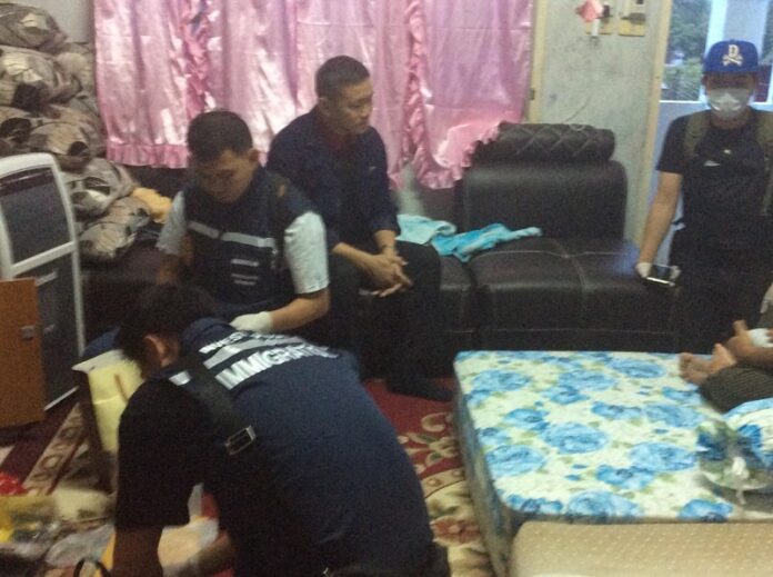 Authorities search a building in the border province of Tak on Thursday in a search for a person they said was linked to Uighur human trafficking. Photo: Matichon