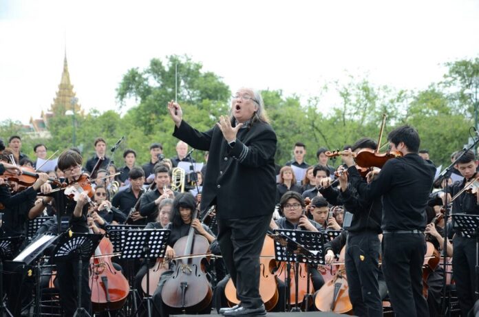 Conducter Somtow Sucharitkul leads musicians Saturday in the Sanam Luang in Bangkok.