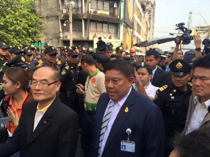 Aswin Kwanmuang, foreground center, visits Saphan Lek in Bangkok in October 2015. Photo: Matichon