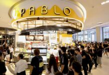 Queue Chaos For Japanese Cheese Tarts at Paragon