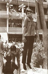 Thammasat student dramatizing the hanging of Electricity Authority workers on Oct. 4, 1976. Photo: Wikipedia