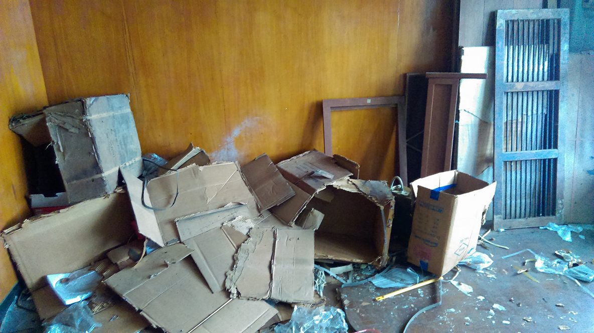 A room inside a neglected building where the French artist Francois Langella picked up objects. Photo: Francois Langella / Courtesy 