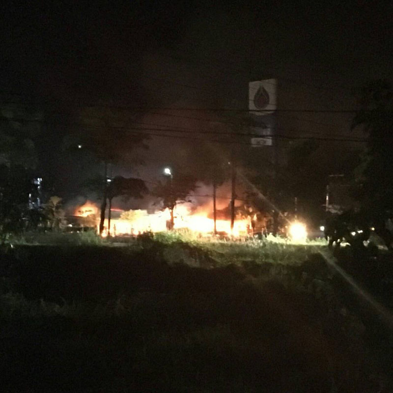 A gas station belonging to state-owned PTT burns Wednesday night near the border between Pattani and Songkhla provinces . 