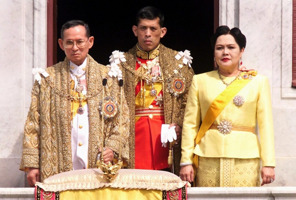 This file photo taken on December 05, 1999 shows (L-R) Thai King Bhumibol Adulyadej, Crown Prince Maha Vajiralongkorn and Queen Sirikit appearing at a balcony of Anantasamakom Throne Hall in Bangkok to mark the King's birthday. / AFP PHOTO / PORNCHAI KITTIWONGSAKUL