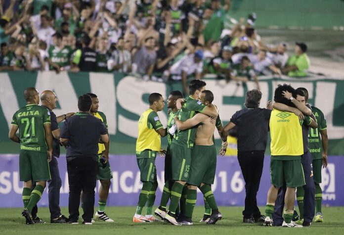 A chartered aircraft with passengers including players from Chapecoense, heading to Colombia for a regional tournament final, has crashed on its way to Medellin's international airport in Colombia, Medellin's Mayor Federico Gutierrez and Medellin's airport said Tuesday. Photo: Andre Penner / Associated Press