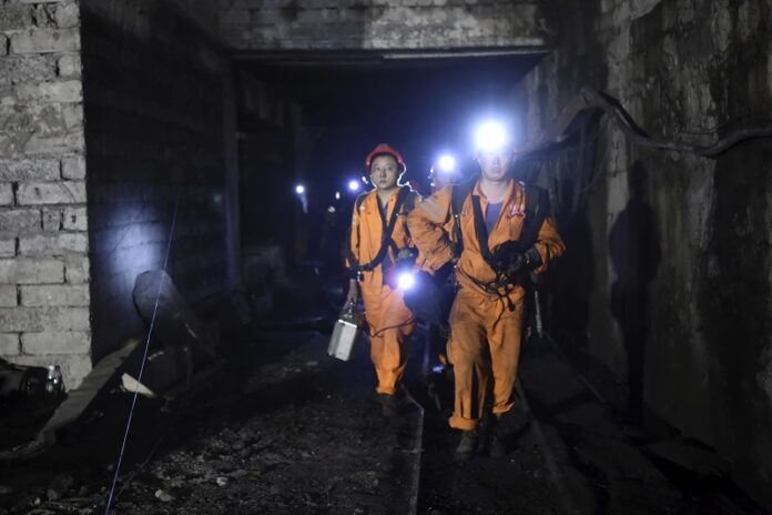 Rescuers work Monday at Jinshangou Coal Mine in Chongqing, southwest China. Photo: Tang Yi / Associated Press