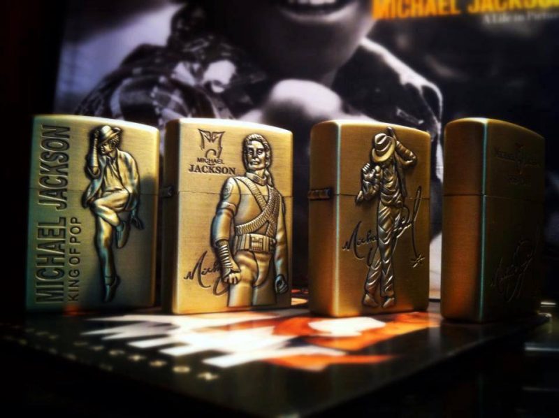 A set of Michael Jackson’s cigarette lighters. Photo: Pruwakit Ratchanondeacha / Facebook