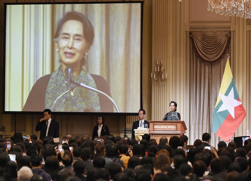 Myanmar's Foreign Minister Aung San Suu Kyi delivers a speech on Nov. 2 during a meeting with Myanmar residents in Japan, at a hotel in Tokyo. Photo: Takumi Sato / Associated Press 