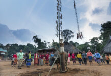 Transient Lives Reflected in ‘Raw’ Photos