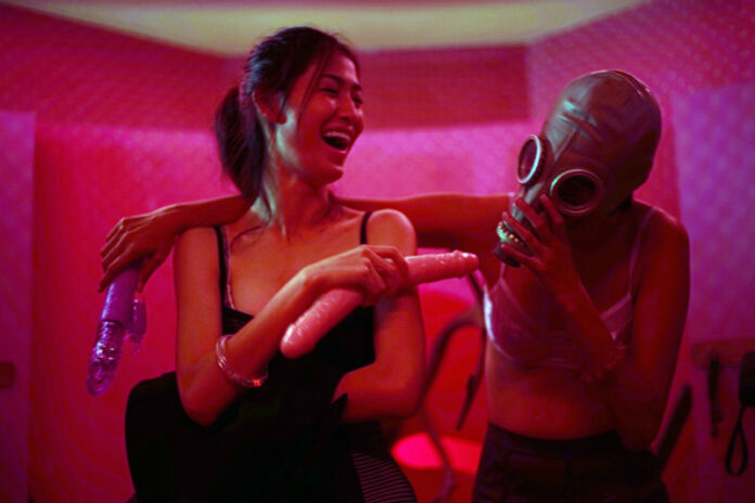 Katareeya Theapchatri, at left, and Prapamonton Eiamchan in a scene from ‘Motel Mist.’ Photo: Motel Mist / Courtesy