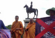 Ultra-Royalists Threaten To Destroy 1932 Revolution Plaque