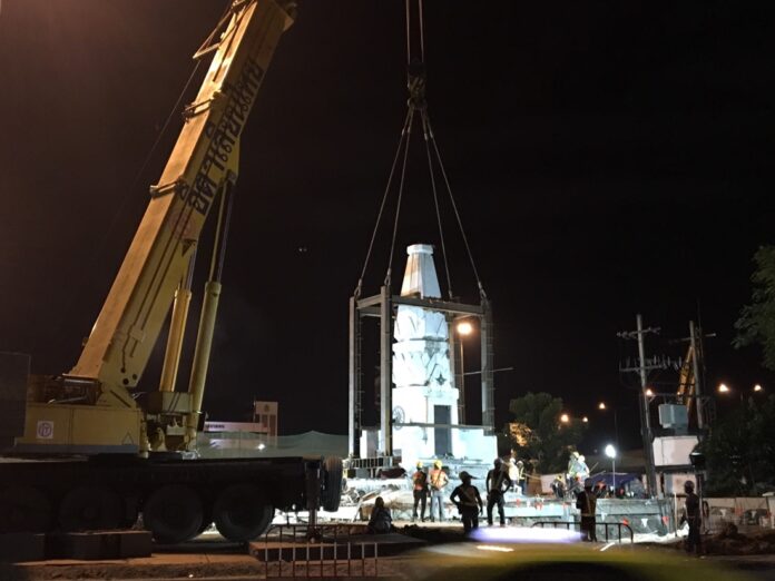 A crane begins removal of the Defense of the Constitution