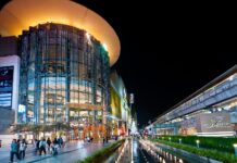 Man Dies After Jumping From Siam Paragon Escalator