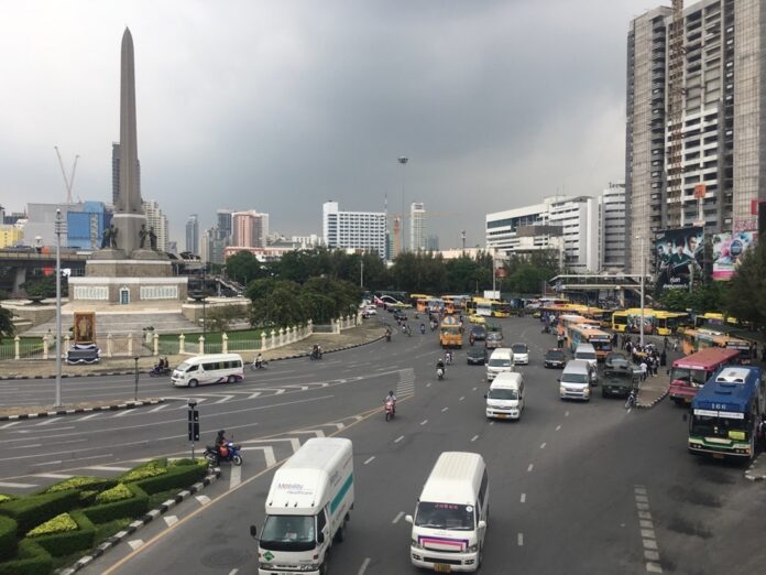 Traffic around Victory Monument on Oct. 25 hours after the junta orders interprovincial vans to leave the iconic transport hub.