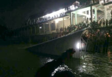 Overcrowded Loy Krathong Pier Sinks in Saraburi