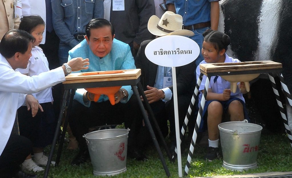 PM Prayuth Chan-ocha this morning demonstrating how to milk before World Milk Day, which is observed on June 1, at Government House.