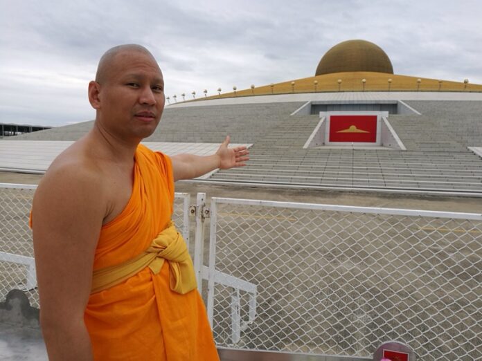 Phra Dantamano at the Maha Dhammakaya Cetiya on Friday at Wat Dhammakaya.