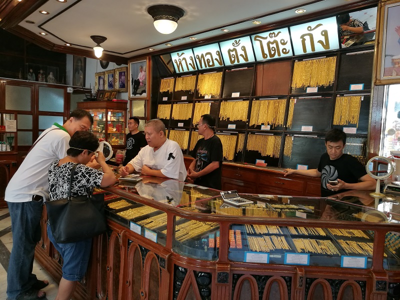 Inside Tang Toh Kang goldshop.