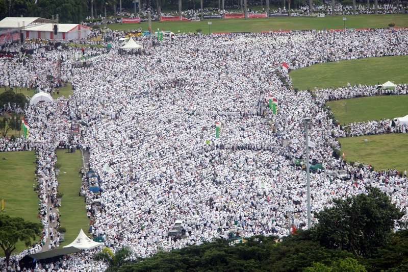 Indonesian Muslims gather Friday during a rally against Jakarta's minority Christian Governor Basuki "Ahok" Tjahaja Purnama who is being prosecuted for blasphemy, at the National Monument in Jakarta, Indonesia. Photo: Tatan Syuflana / Associated Press