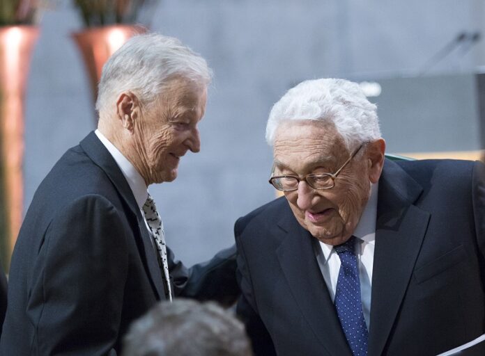 Former US National Security Advisor Zbigniew Brzezinski, left, greets Former US Secretary of State Henry Kissinger Sunday at the Nobel Peace Prize Forum in Oslo. Photo: Terje Bendiksby / Associated Press