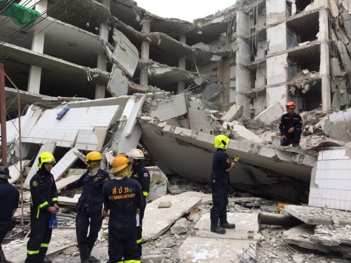 Rescue workers at a collapsed building Friday on Soi Sukhumvit 87.