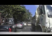 Truck Pursued by Police Injures 18 in Ekkamai