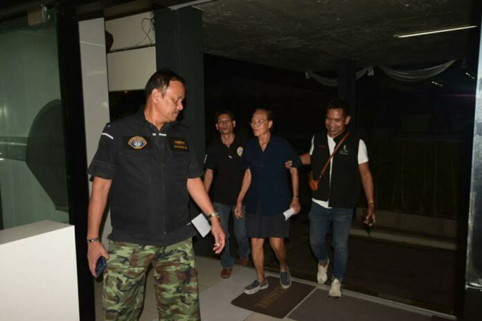 Fraud suspect Nitithorn Thangsawasdikul was brought to a police station on Monday night for questioning.
