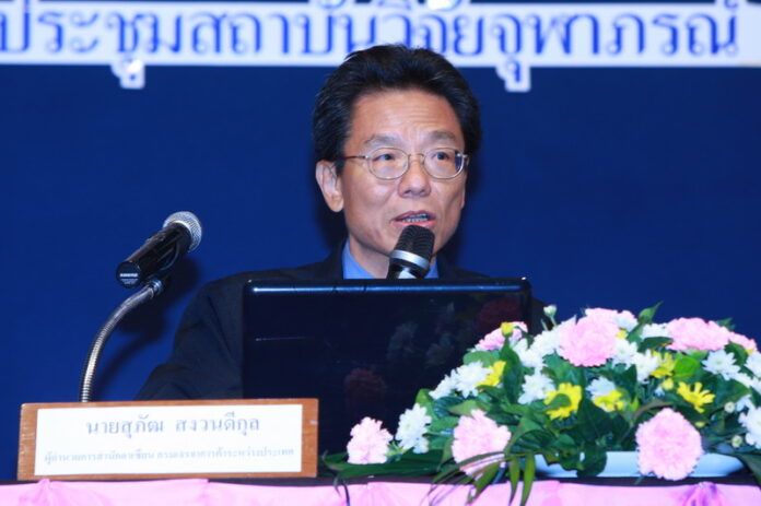 Suphat Saguandeekul speaks Nov. 26, 2010, at a convention hall in Bangkok. Image: Thai Home Builders Association