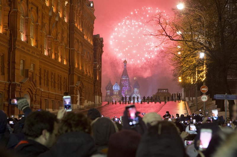 People watch as fireworks explode over the Kremlin standing at Red Square blocked by police during New Year celebrations in Moscow, Russia, Sunday, Jan. 1, 2017. New Year's Eve is Russia's major gift-giving holiday, and big Russian cities were awash in festive lights and decorations. Photo: Alexander Zemlianichenko Jr / Associated Press