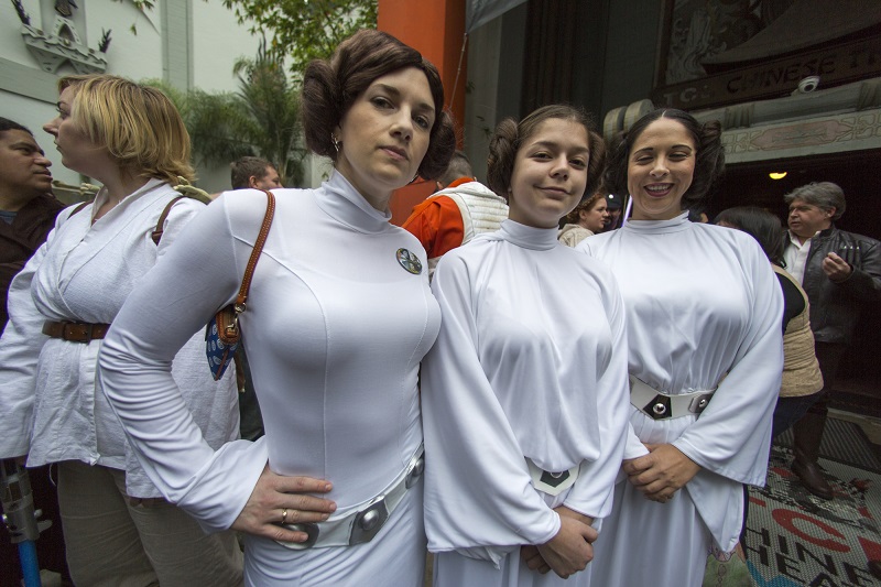 Costumed fans dressed as Princess Leia in